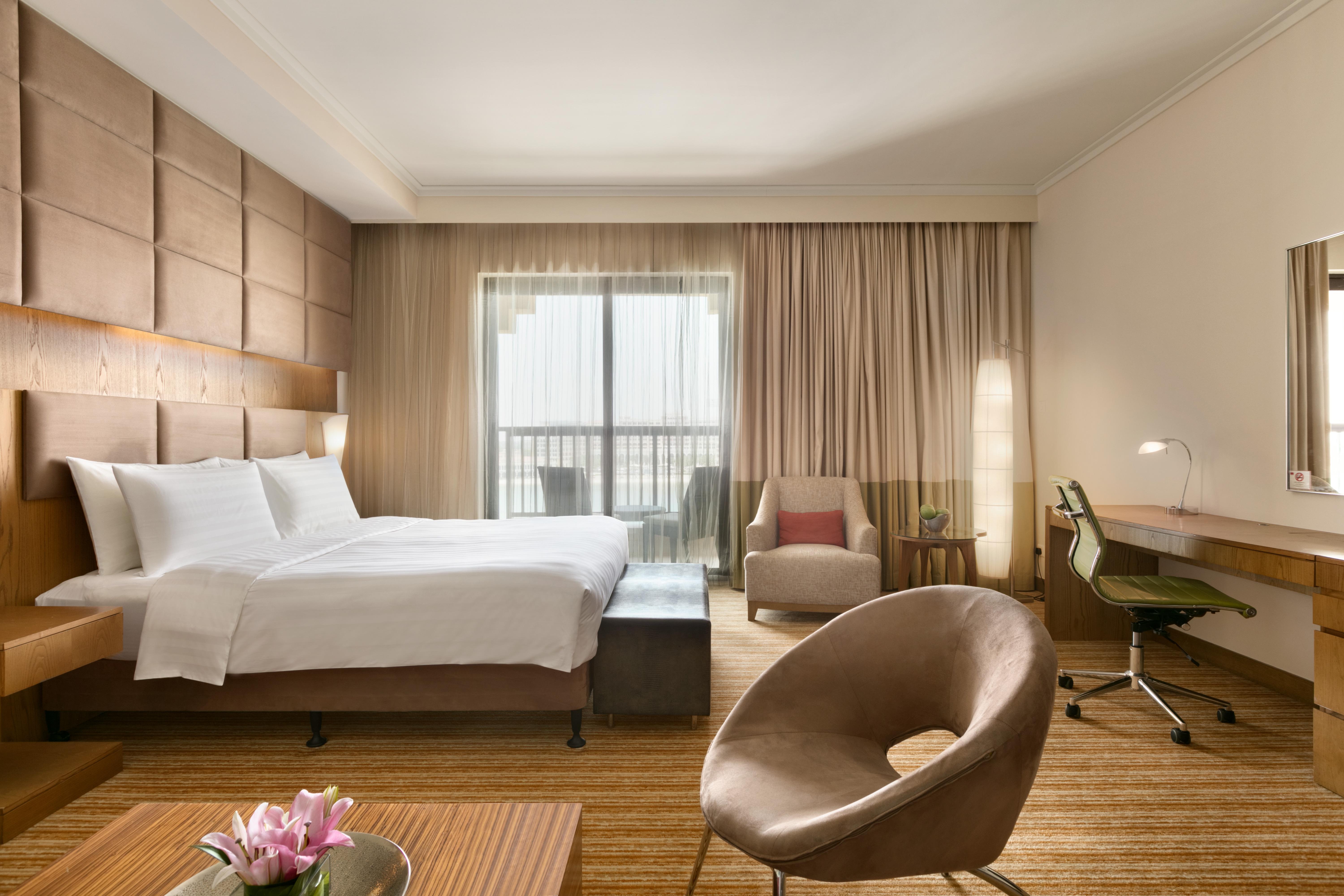 Traders Hotel, 4*