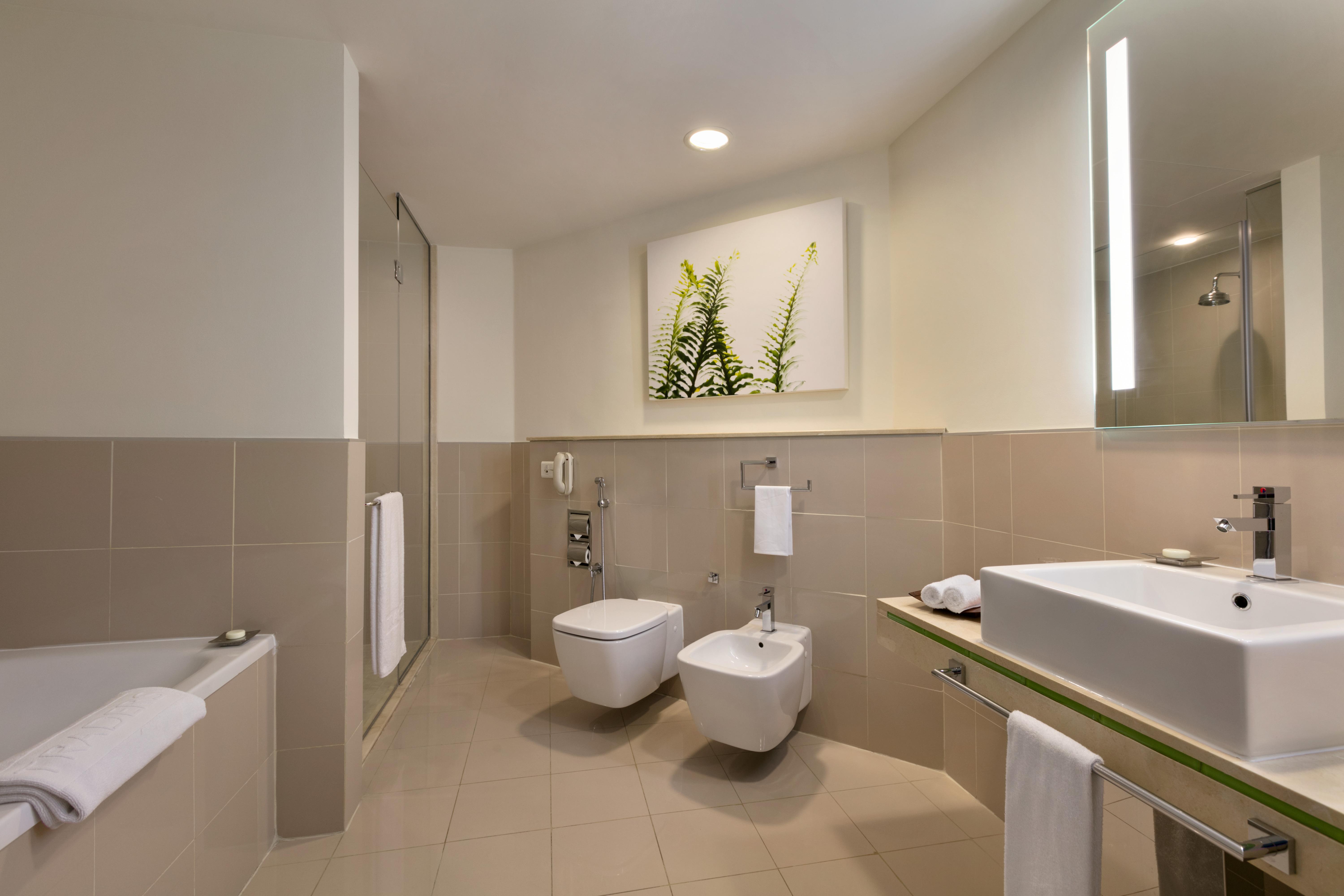 Traders Hotel, Hotel 4*