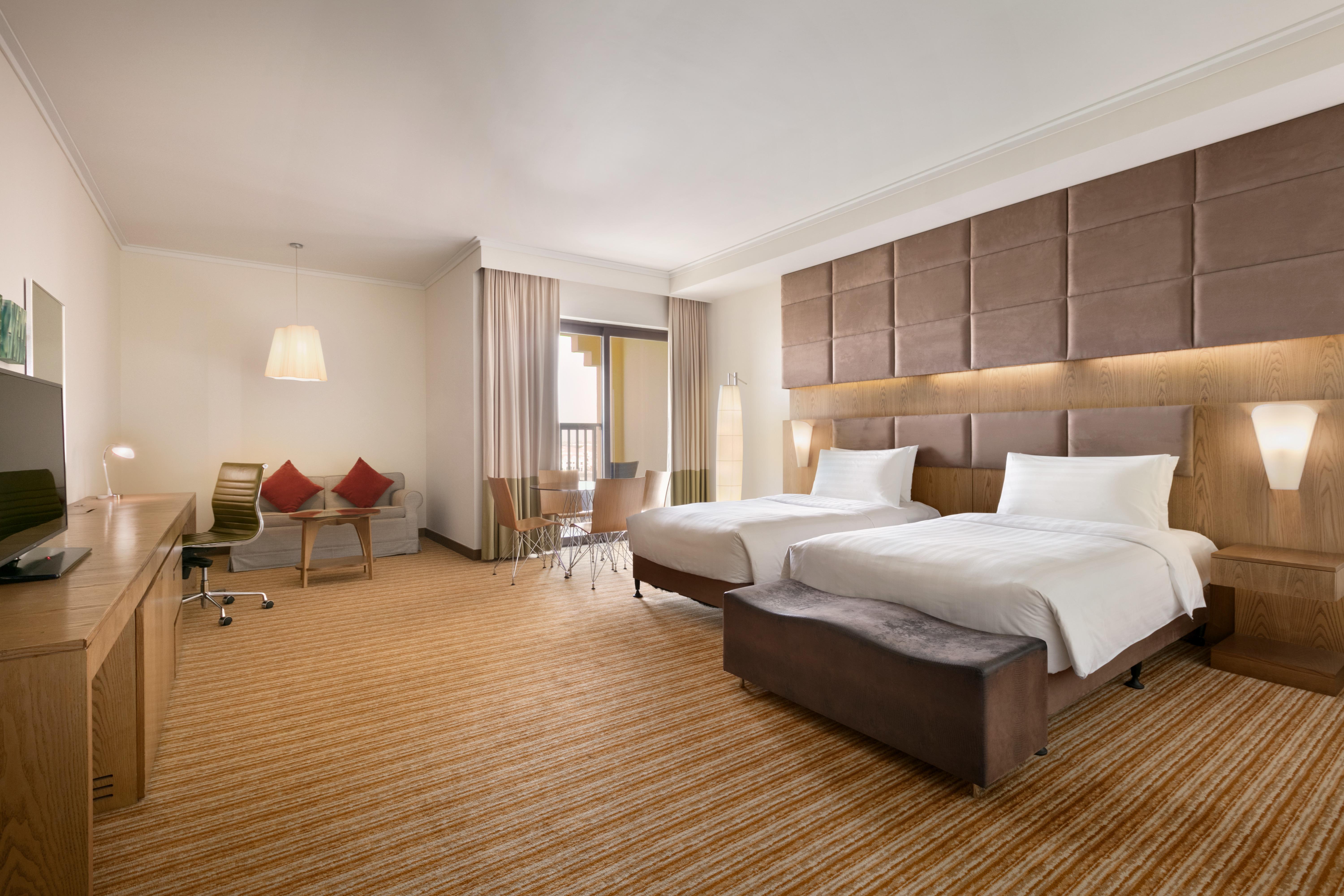Traders Hotel, Hotel