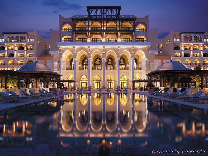 Traders Hotel, Hotel 4*