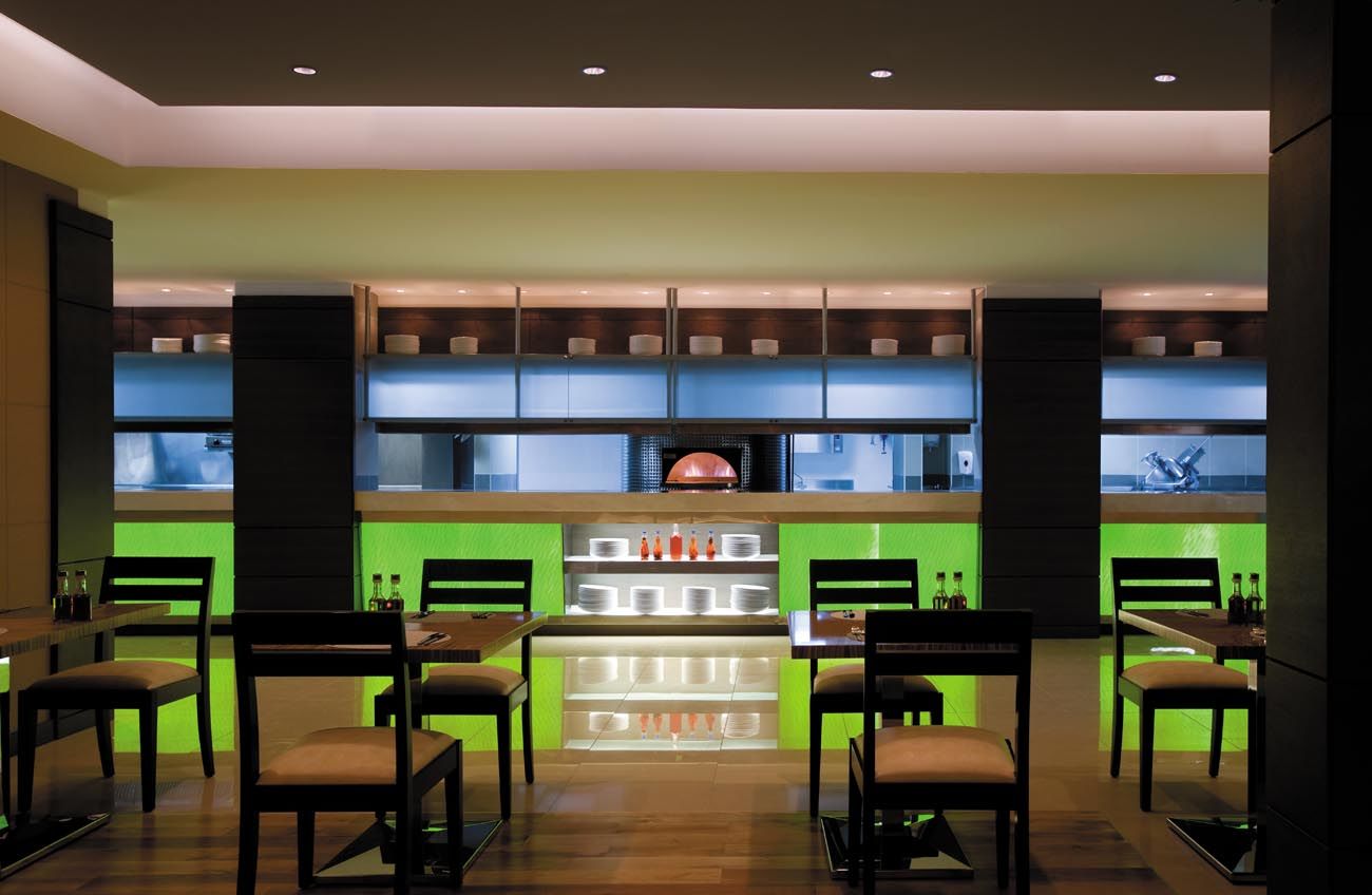 Traders Hotel, Hotel 4*